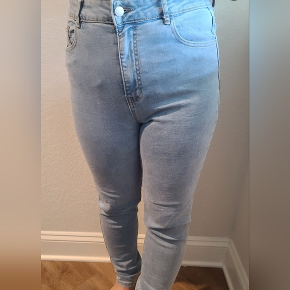 Shein flowered women’s denim - Picture 4 of 5